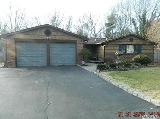 140 Old Post Dr, Hauppauge, NY 11788