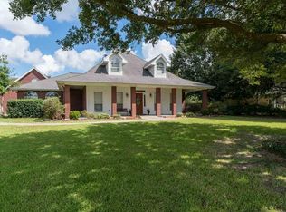 240 Jennie Ln, Bridge City, TX 77611