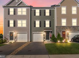 32 Cecily Way, Ranson, WV 25438