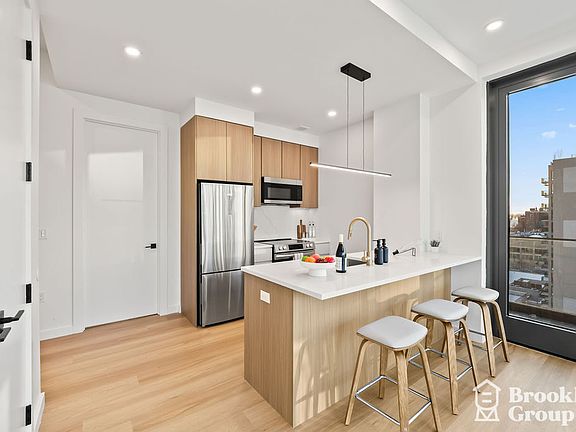4th image of 556 Baltic St #1102