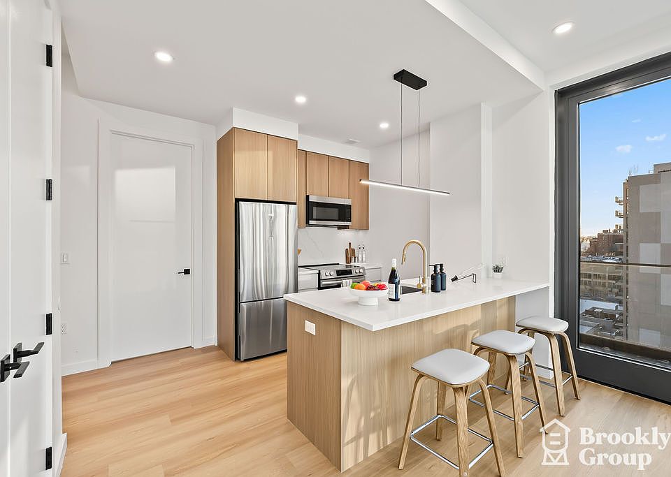 1st image of 556 Baltic St #505