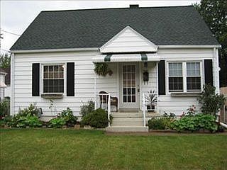 1st image of 936 Warwick Dr