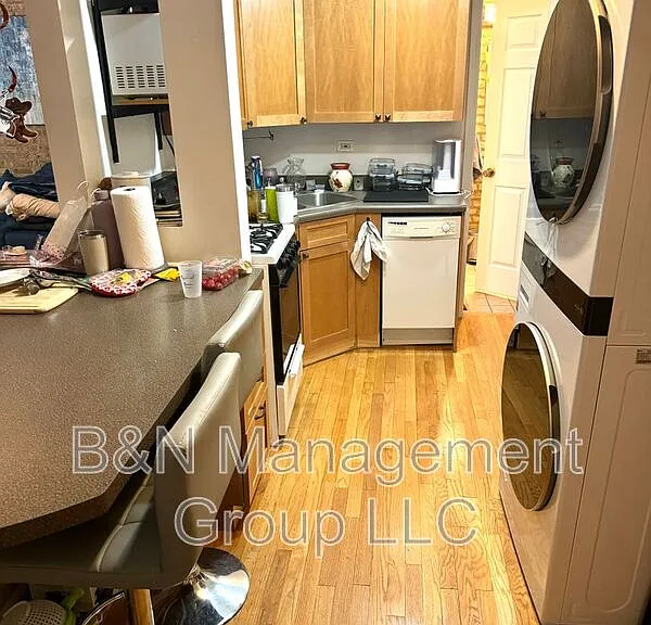 918 W Oakdale Ave #BF — Photo 8