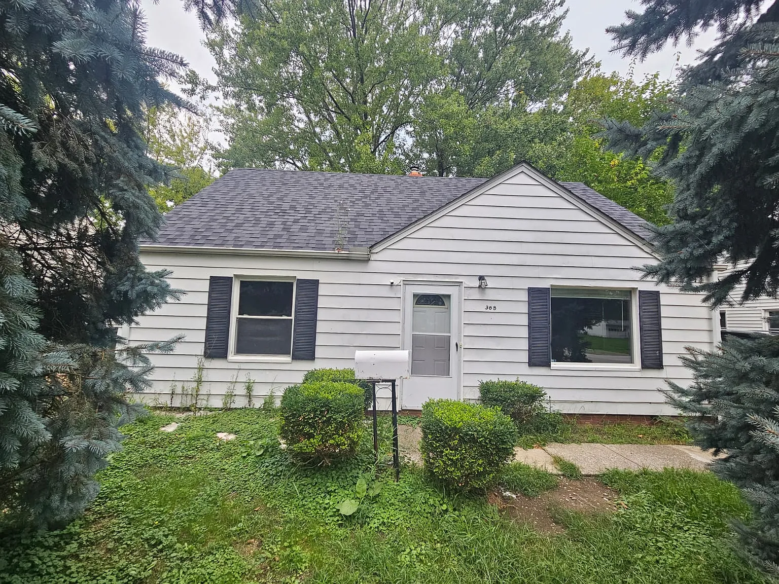 3 bed, 1222 sqft, $1,345 — Photo 1