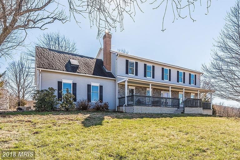 CLASSIC Colonial on 5.8 rolling Acres!