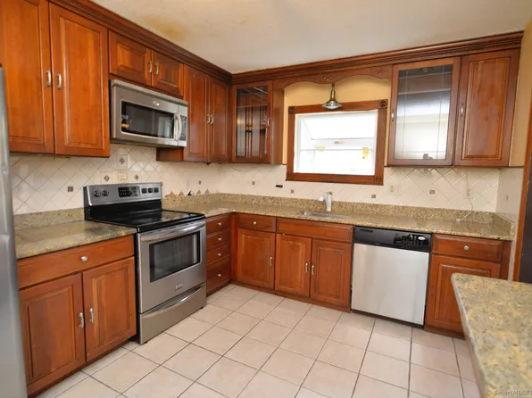 9 Rose Lane, Danbury, CT 06811