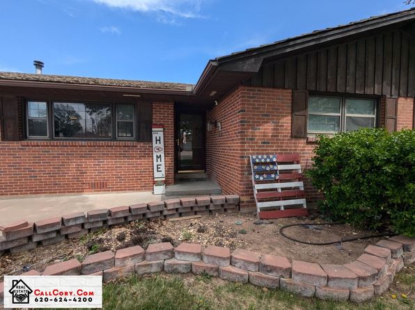 1221 N Calhoun Ave, Liberal, KS 67901