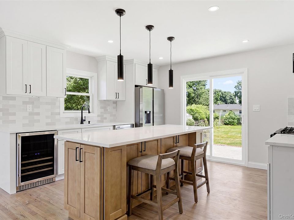 1st image of 1707 N Gardiner Drive