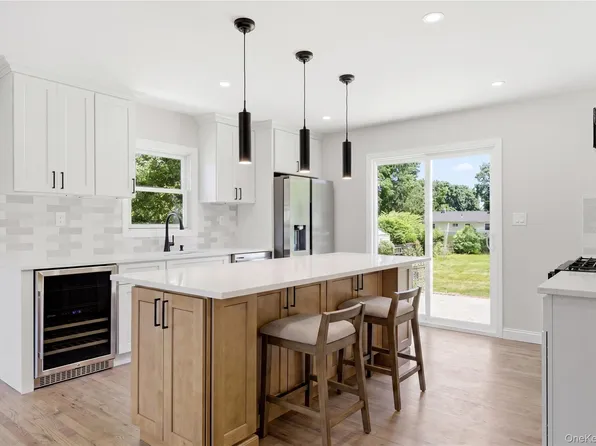 1707 N Gardiner Drive, Bay Shore, NY 11706