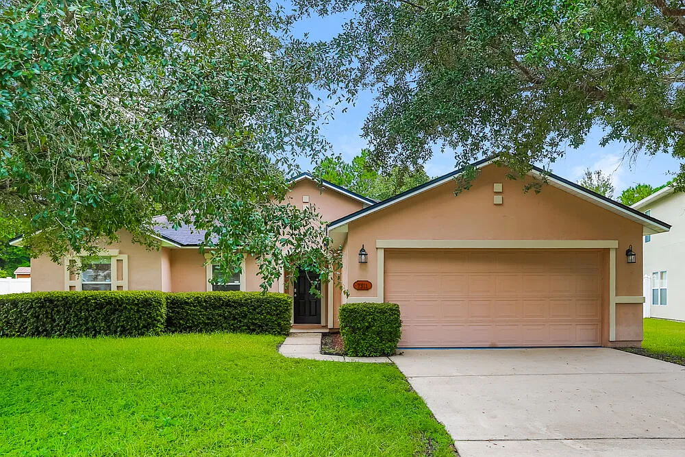 3 bed, 2.0 bath, 1708 sqft, $2,120 — Photo 1