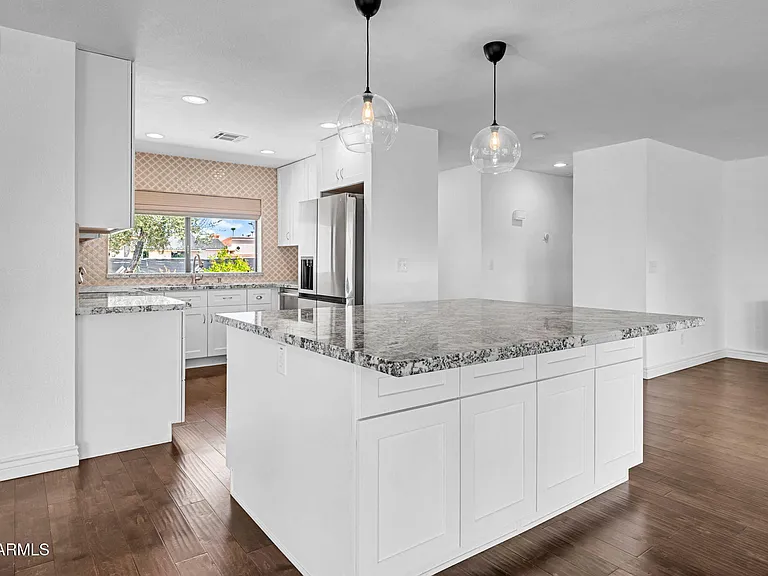 5219 E Winchcomb Dr — Photo 8