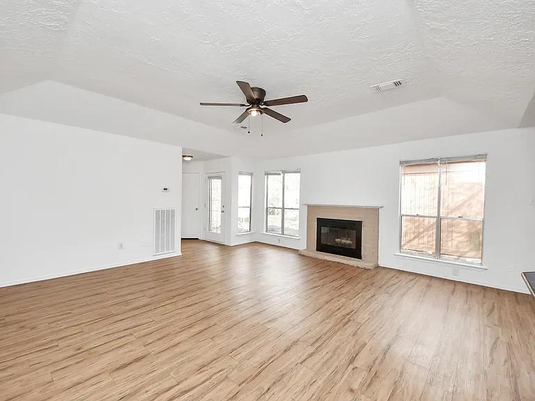 17003 Amidon Dr — Photo 9