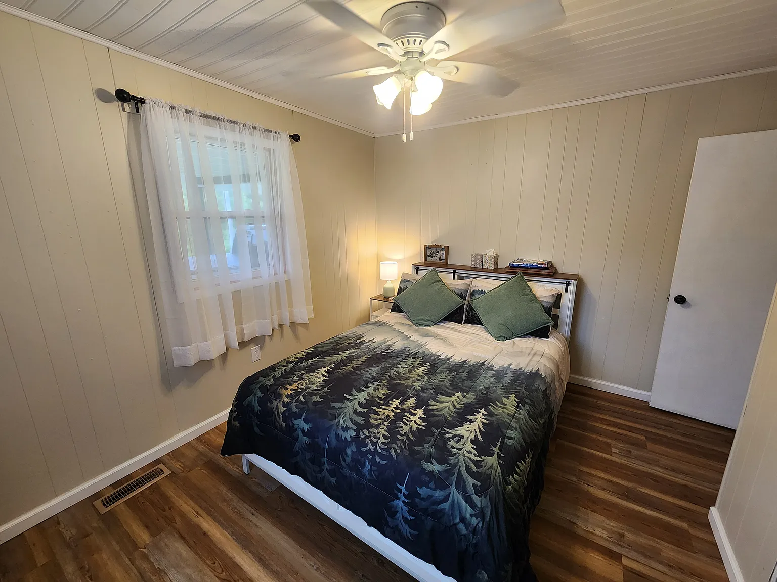 3 bed, 1396 sqft, $2,000 — Photo 4