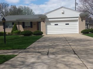 17491 Woodside St, Livonia, MI 48152