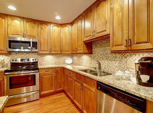 953 S Rolfe St #1, Arlington, VA 22204