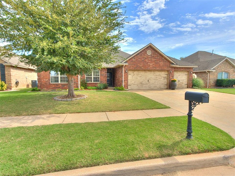1st image of 1004 Ashwood Ln