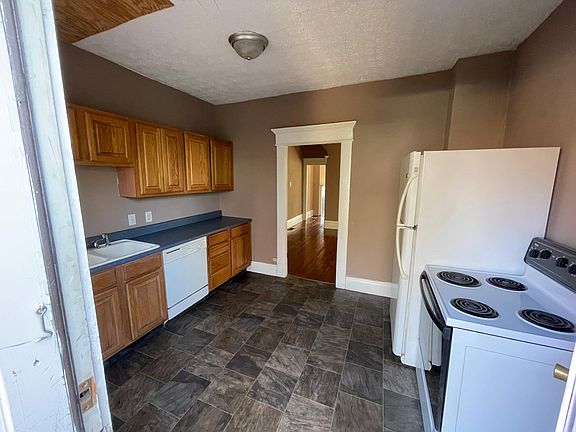 5th image of 1067 N 6th St #X