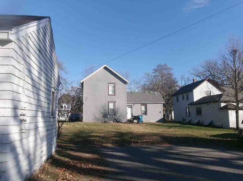 2nd image of 707 2nd Ave S