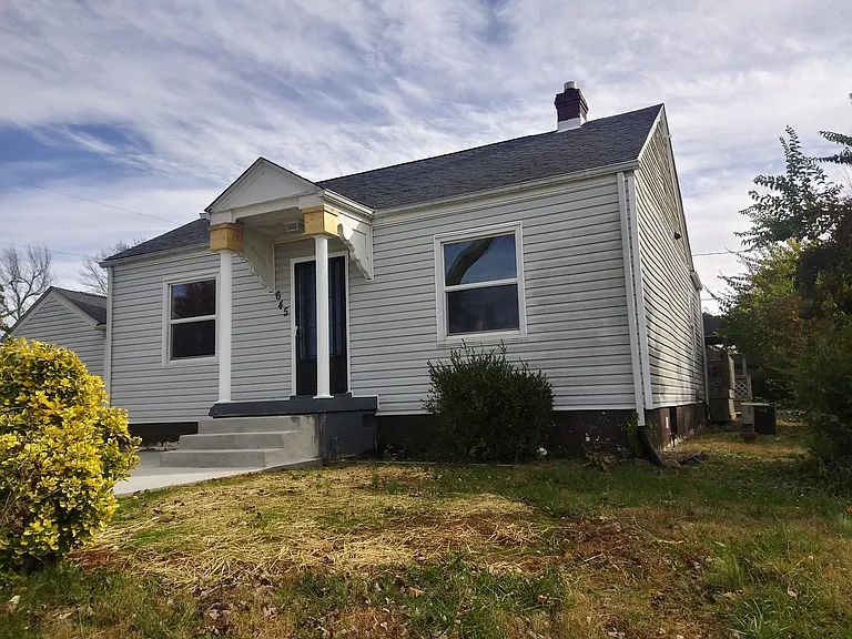 645 N Mulberry St — Photo 3