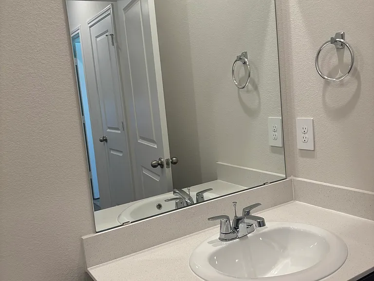 4005 Oakcrest Ln — Photo 5