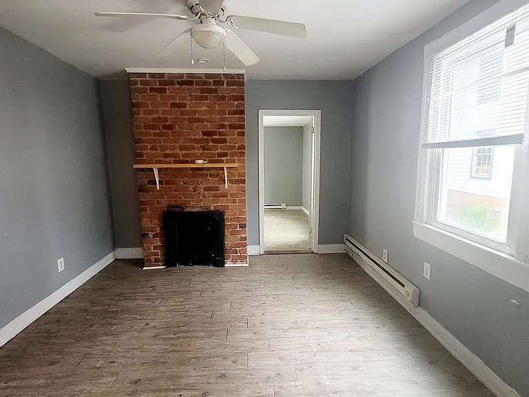 516 S Pine St — Photo 9