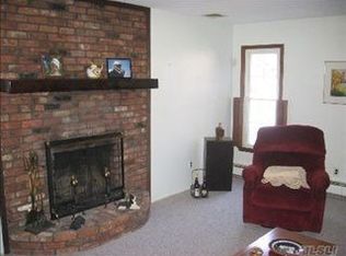 9 Clubhouse Ln, Nesconset, NY 11767