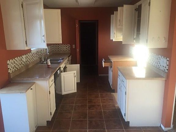 5th image of 2727 W Highland Cir