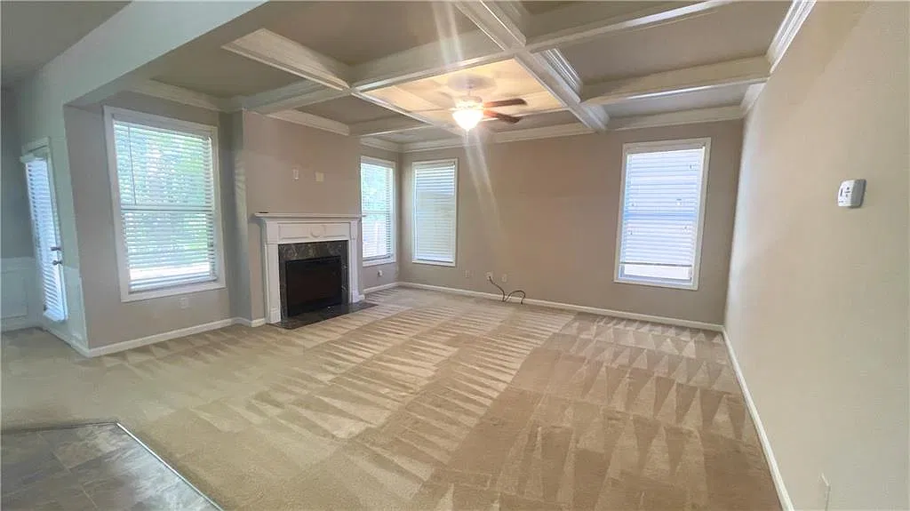 4 bed, 2.5 bath, 2420 sqft, $2,300 — Photo 4