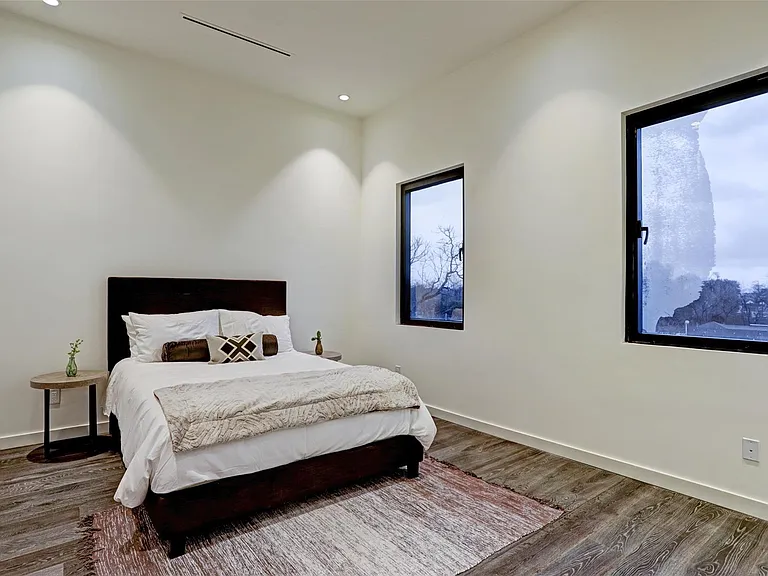 815 W 24th St #A — Photo 23
