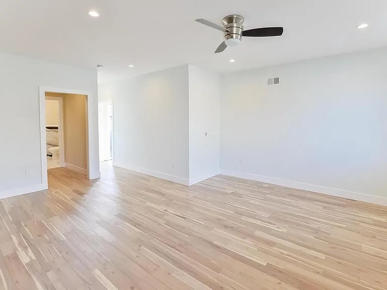 1114 Hall St — Photo 14