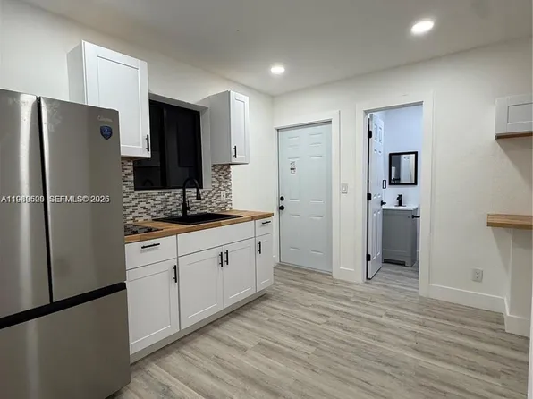 5413 SW 23rd St #3, Hollywood, FL 33023