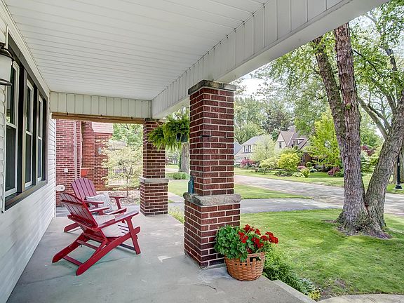 4th image of 1634 Milford Ave