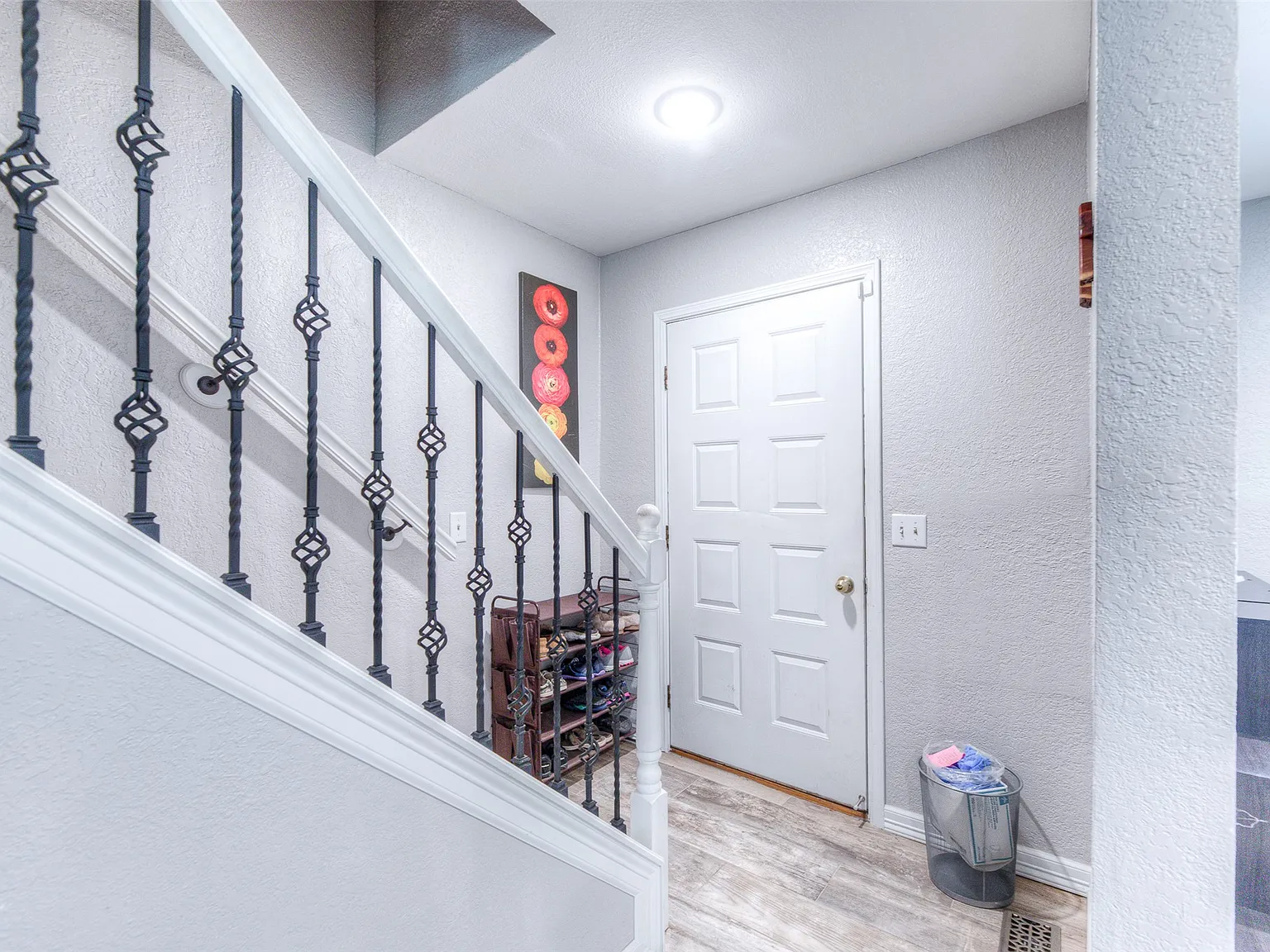 4 bed, 2.0 bath, 2108 sqft, $2,195 — Photo 3