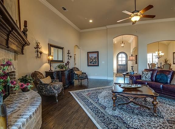 5th image of 902 Clove Glen Ct