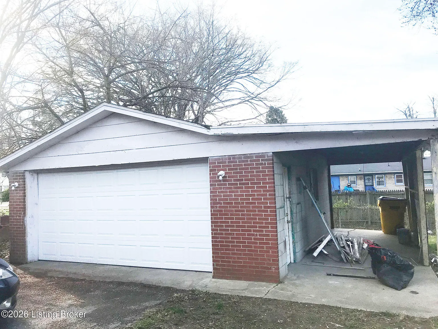 3 bed, 1.0 bath, 1025 sqft, $1,850 — Photo 2