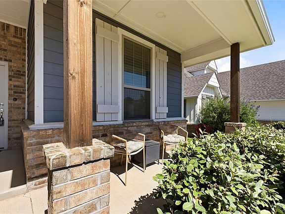 3rd image of 805 Patrick Way