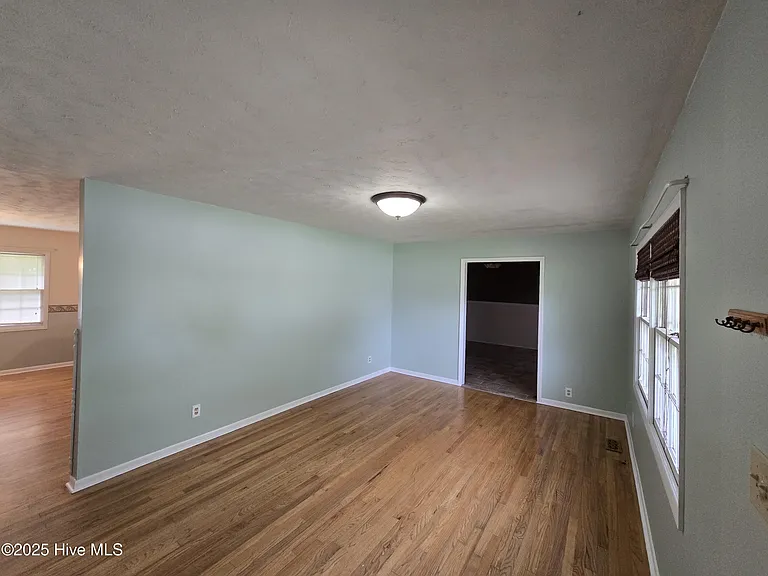818 Williams St — Photo 2