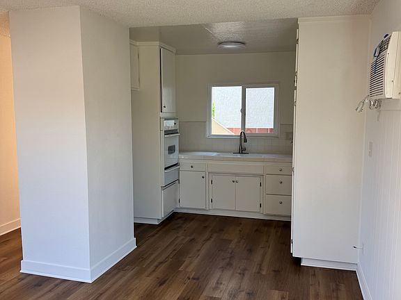 3rd image of 1035 Thompson Ave #8