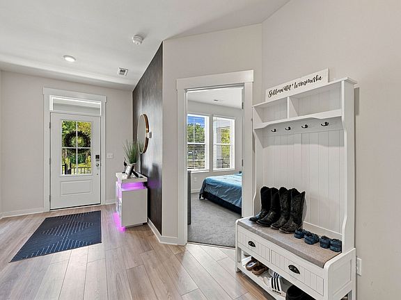 4th image of 515 Hinton St