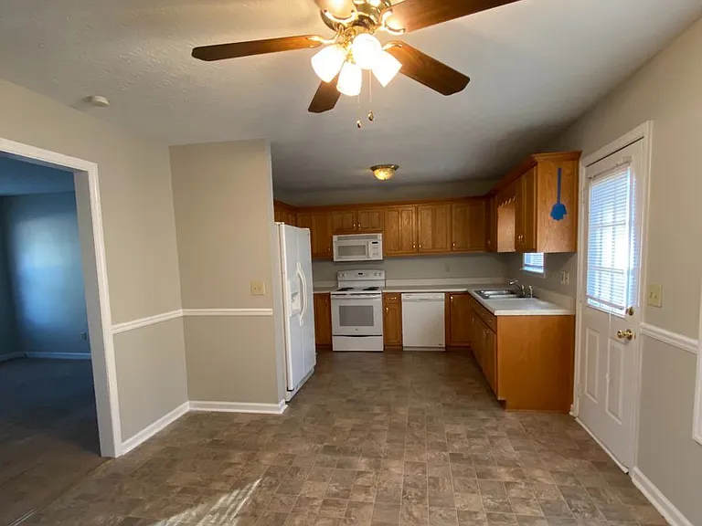 81 Eastwood Dr — Photo 3