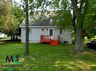 1740 Orchid St, Waterford, MI 48328