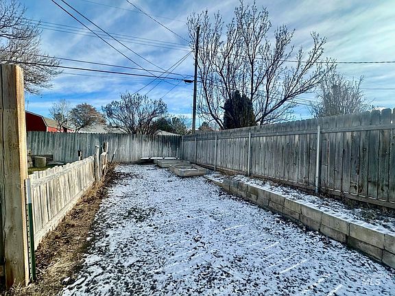 4th image of 628 Alturas Dr N