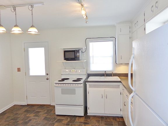 5th image of 2424 W Louise St