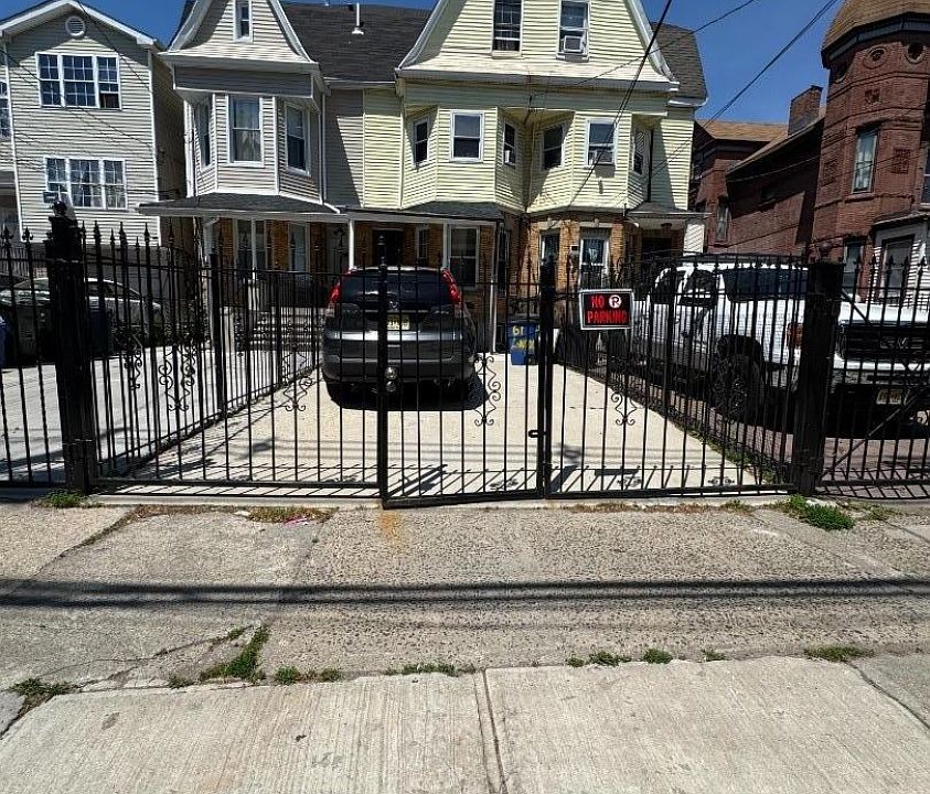 1st image of 61 Lincoln Ave