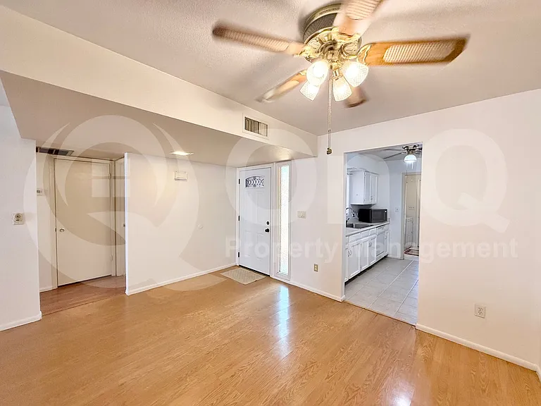 404 E Colgate Dr — Photo 6