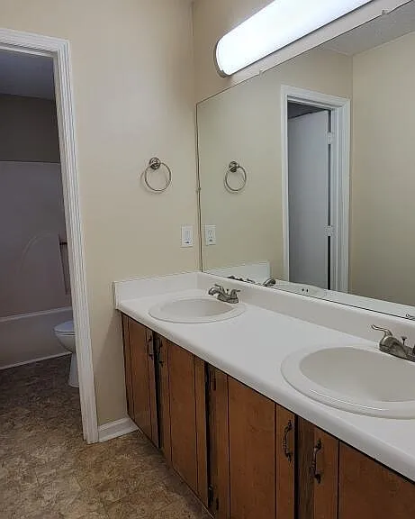 527 Raintree Cir — Photo 25