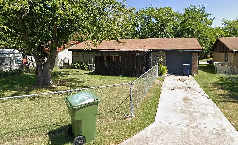 Building Photo - 733 Longbeach Dr