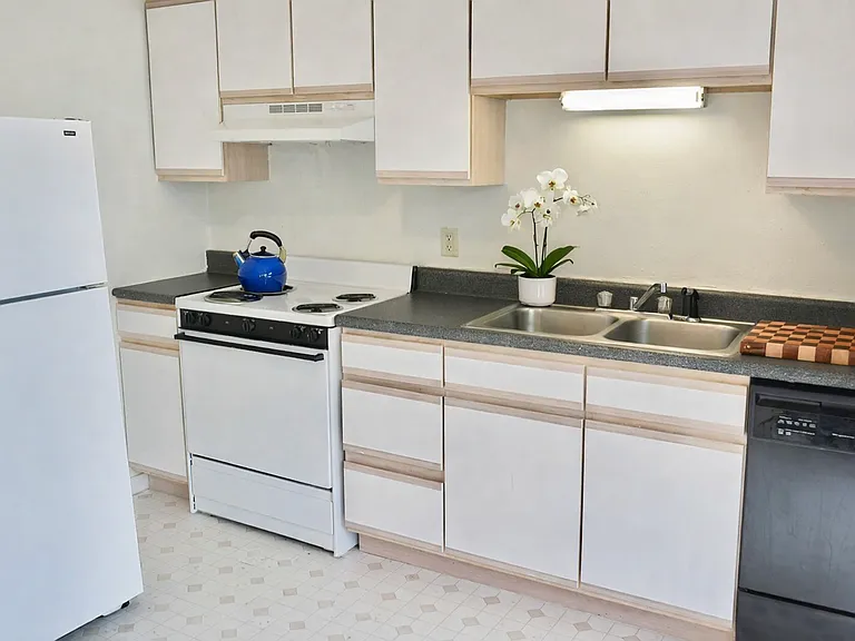 Beechwood Manor II Apartments — Photo 6
