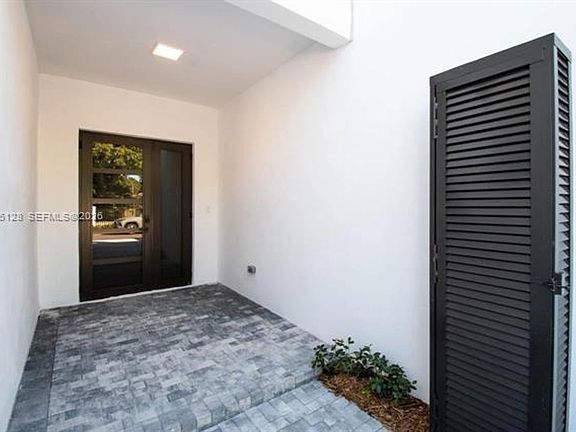 3rd image of 6860 SW 80th St #Townhouse 6860