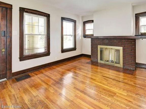 3rd image of 644 Ervay Ave